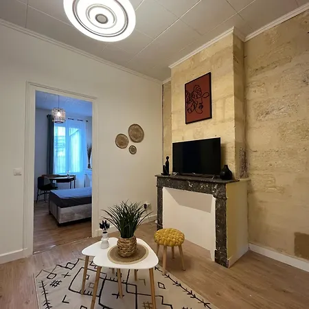 Echoppe Typique Avec Terrasse Talence