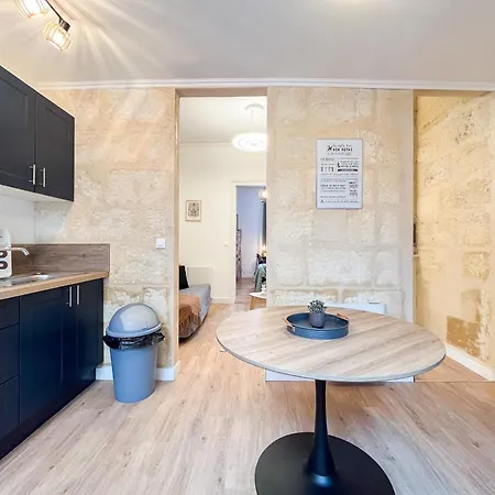 Echoppe Typique Avec Terrasse Talence