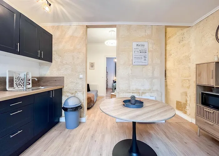 Echoppe Typique Avec Terrasse Talence