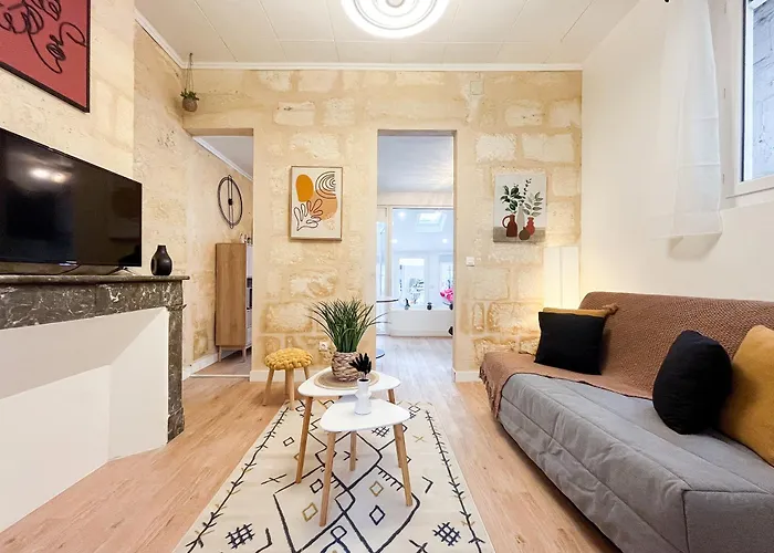 Echoppe Typique Avec Terrasse