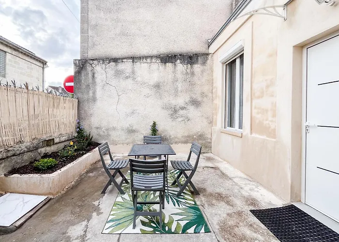 Echoppe Typique Avec Terrasse Feriehus Talence